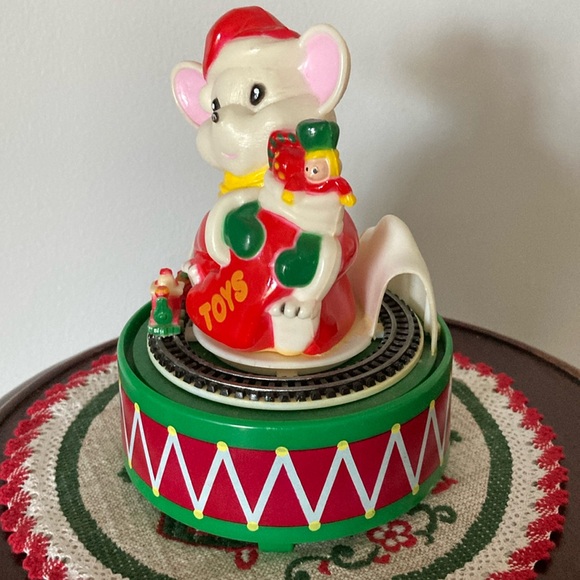 Vintage and Rare plastic Christmas mouse music box - Picture 4 of 7